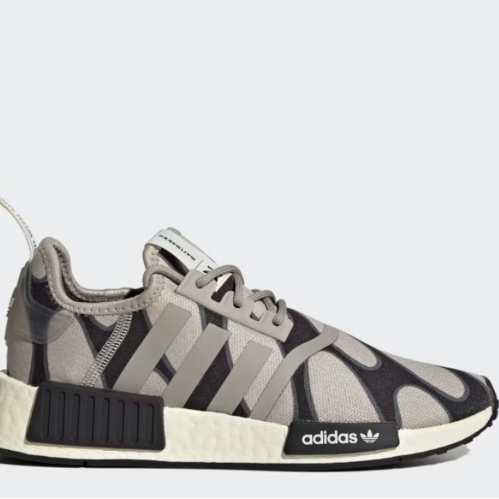 HOST PICK 🎉🥳🙌NIB ADIDAS X MARIMEKKO NMD_R1 SHOES